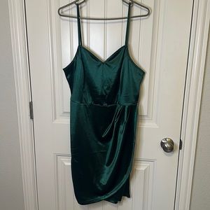 GREEN VELVET BODYCON DRESS SIZE 1XL